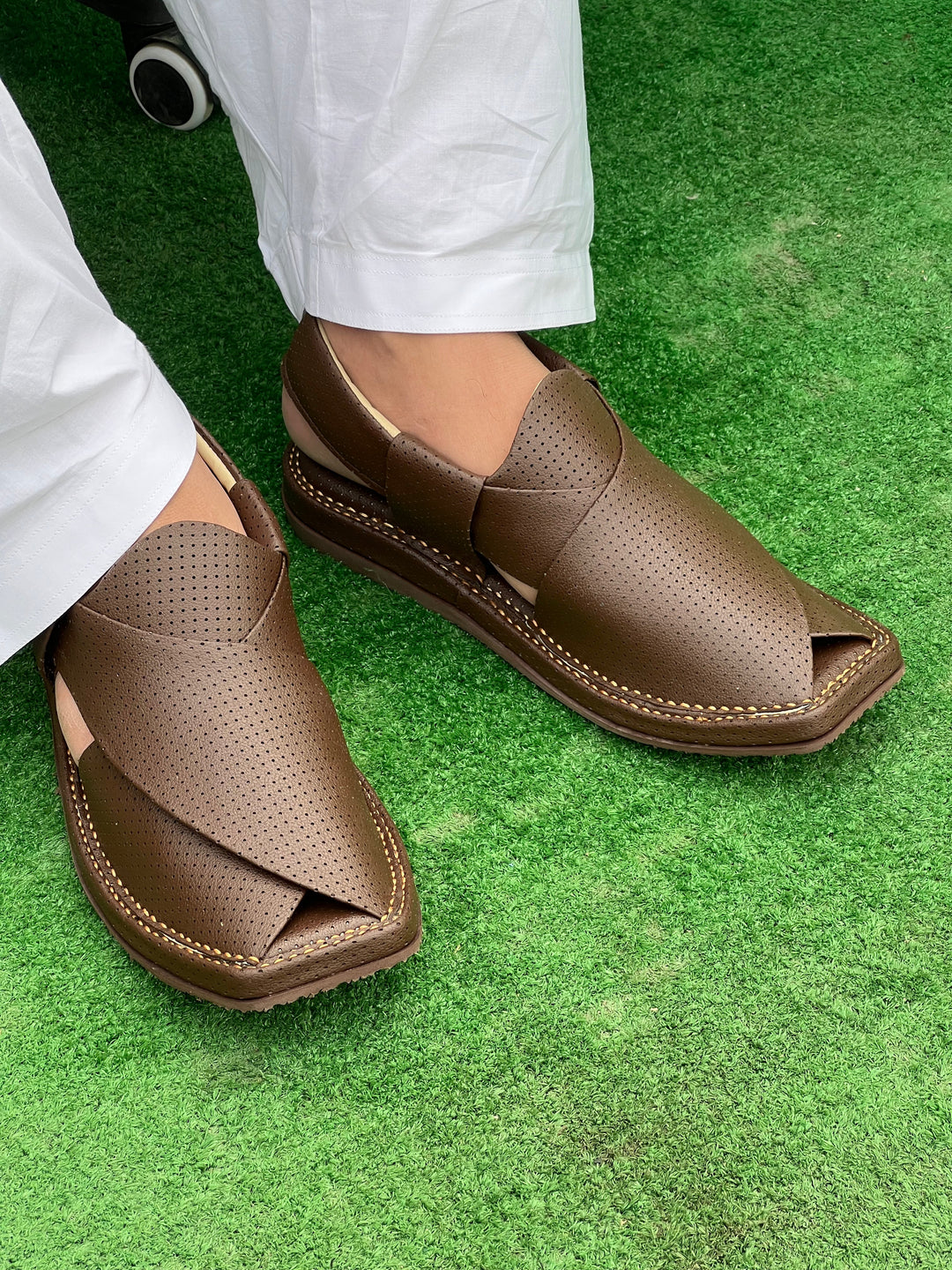 Medicated Kaptan Chappal Dotted Brown
