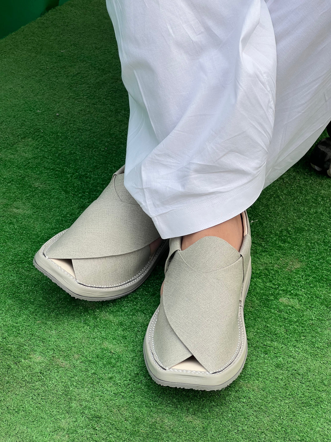 Kaptan Medicated Chappal White Fabric Texture