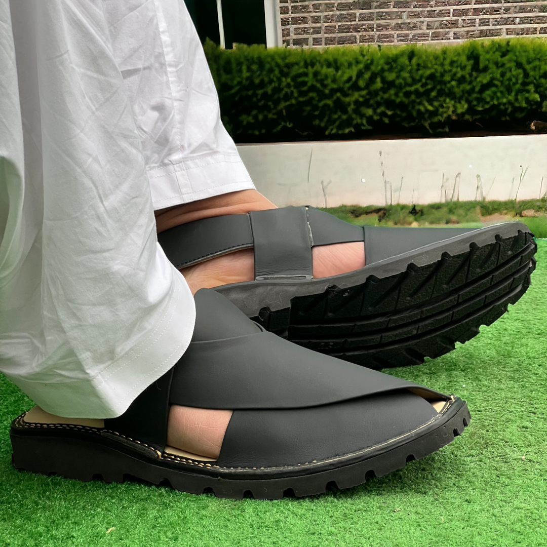 Kaptan Medicated Chappal Black