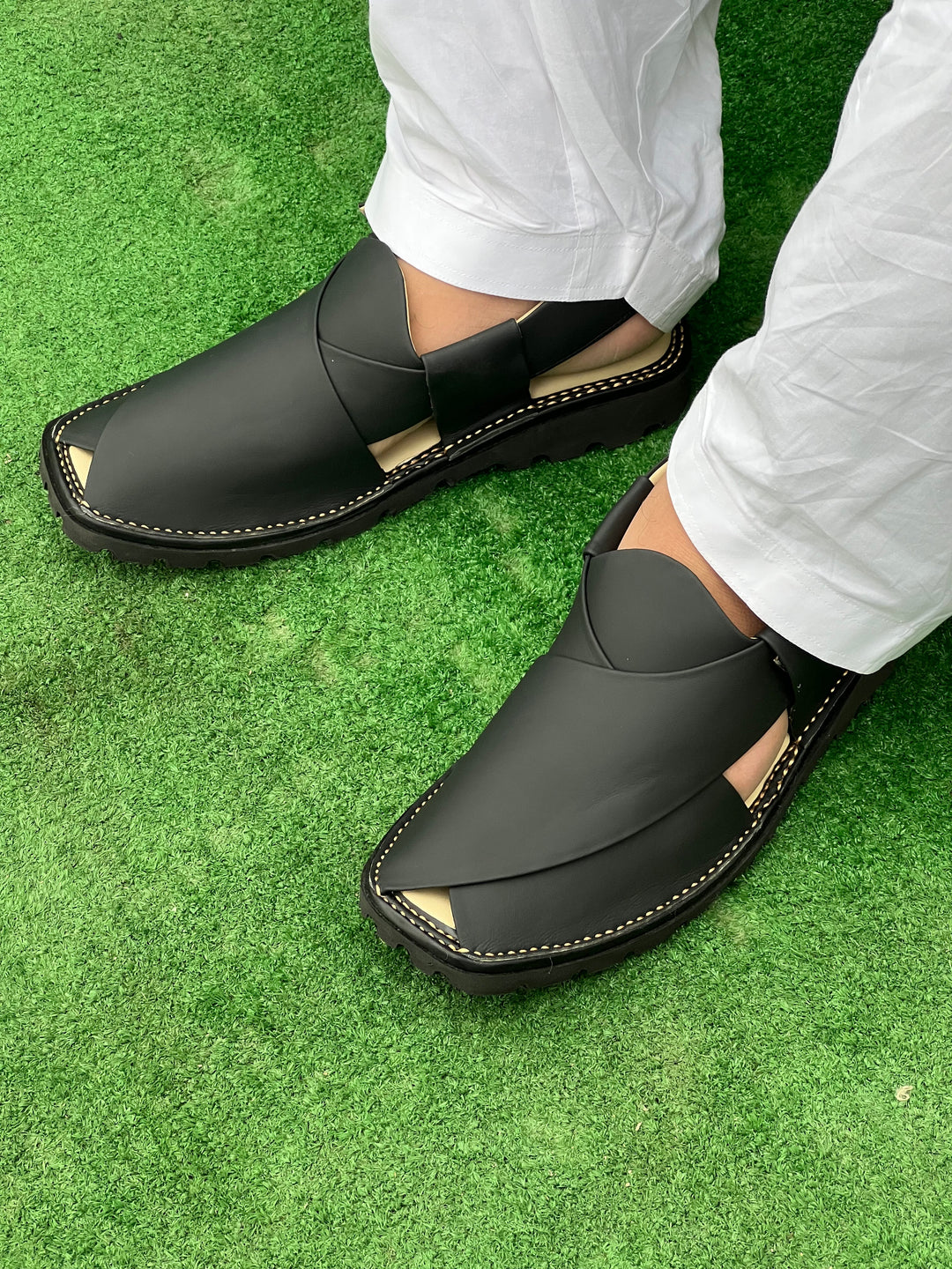 Kaptan Medicated Chappal Black